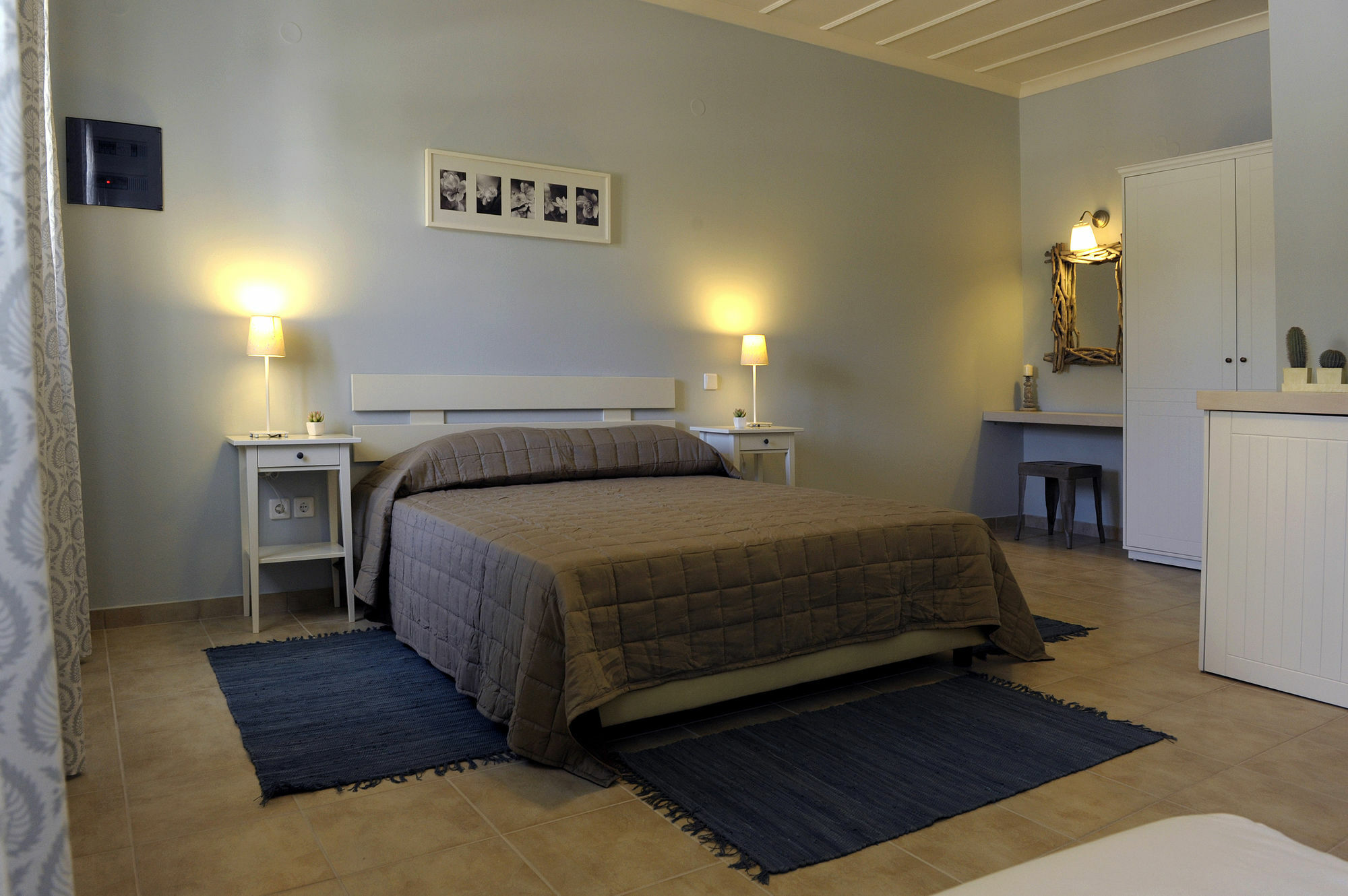 Almyris Hotel Adamantas  Buitenkant foto