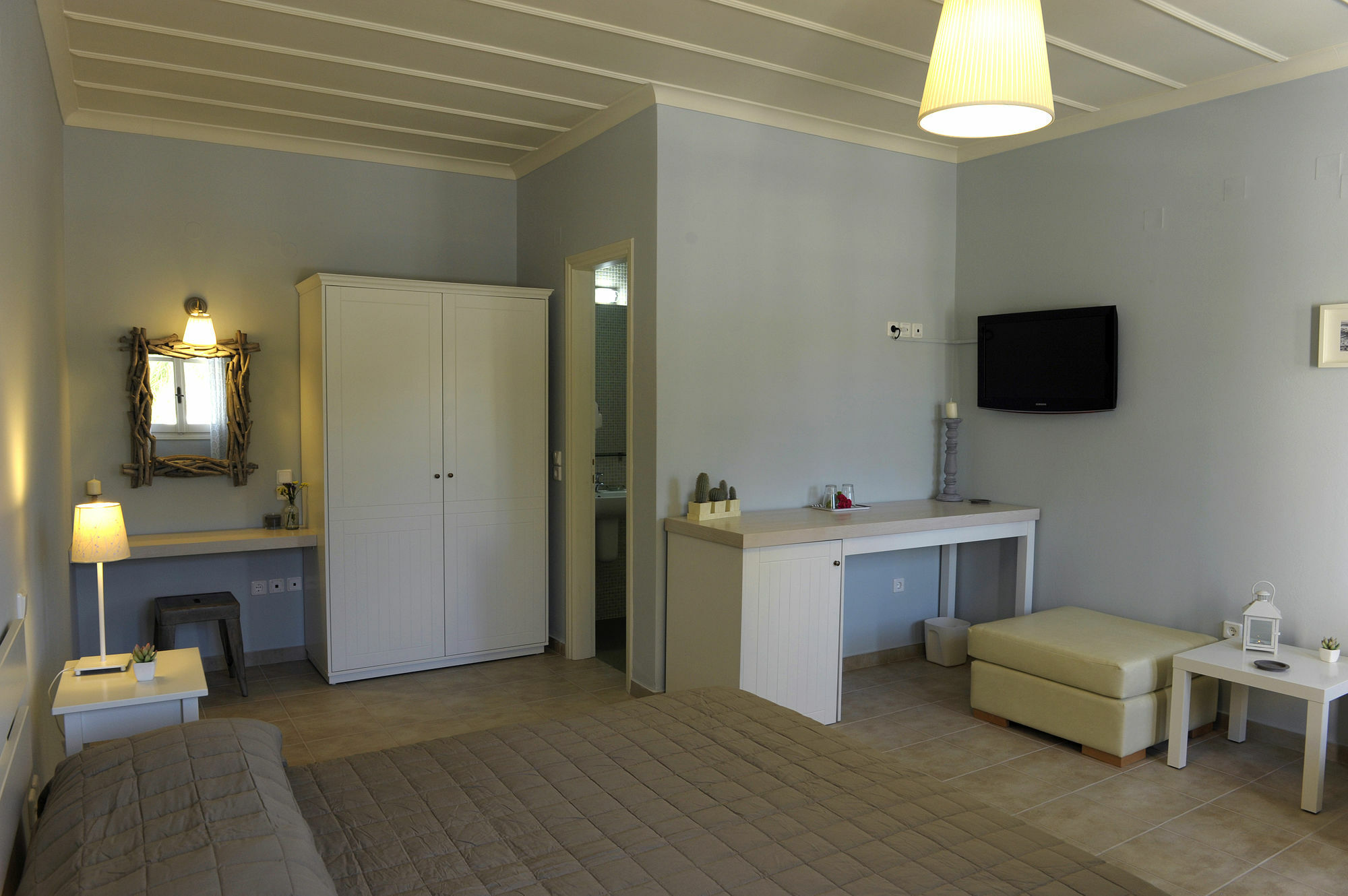 Almyris Hotel Adamantas  Buitenkant foto