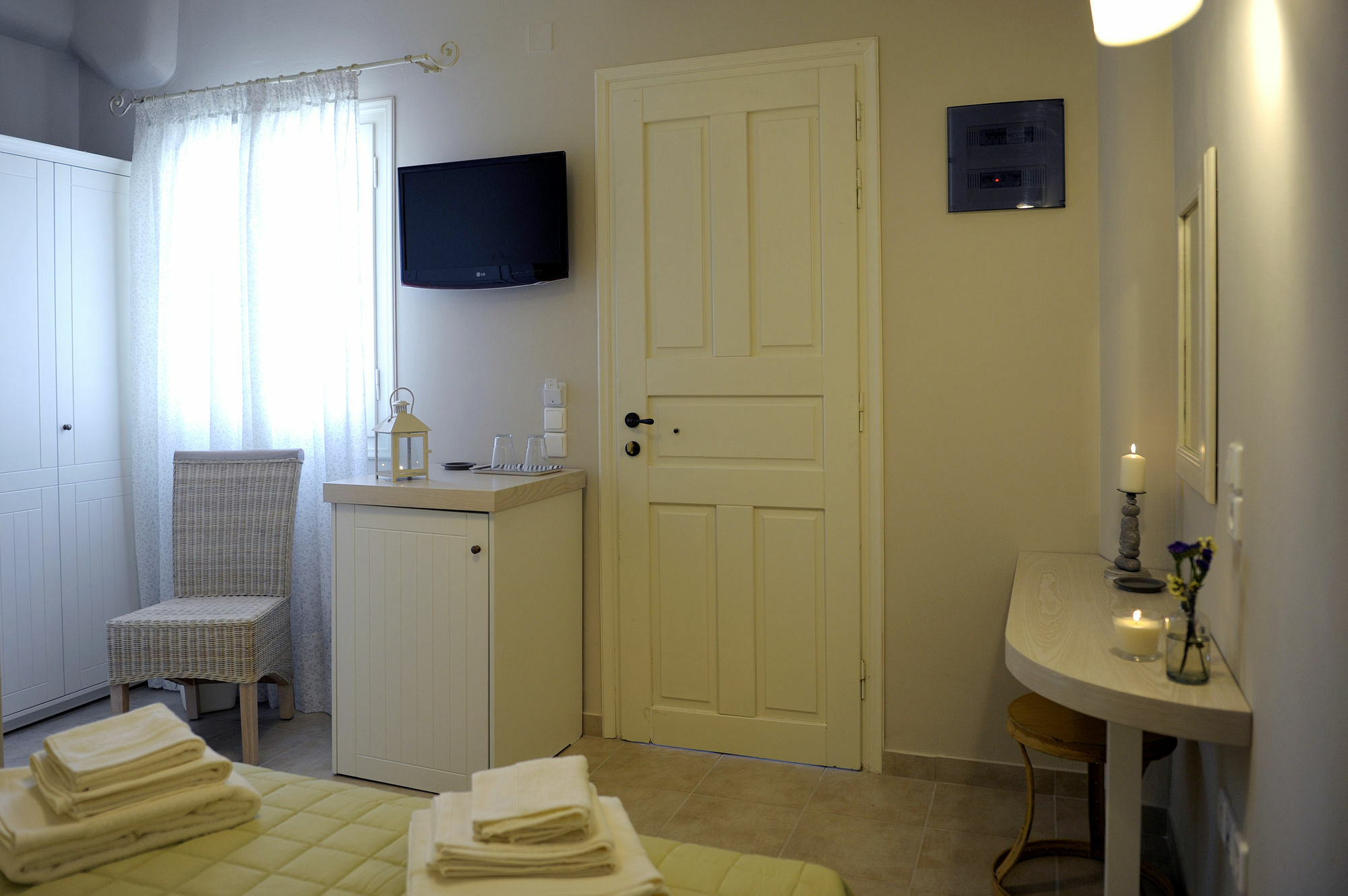Almyris Hotel Adamantas  Buitenkant foto